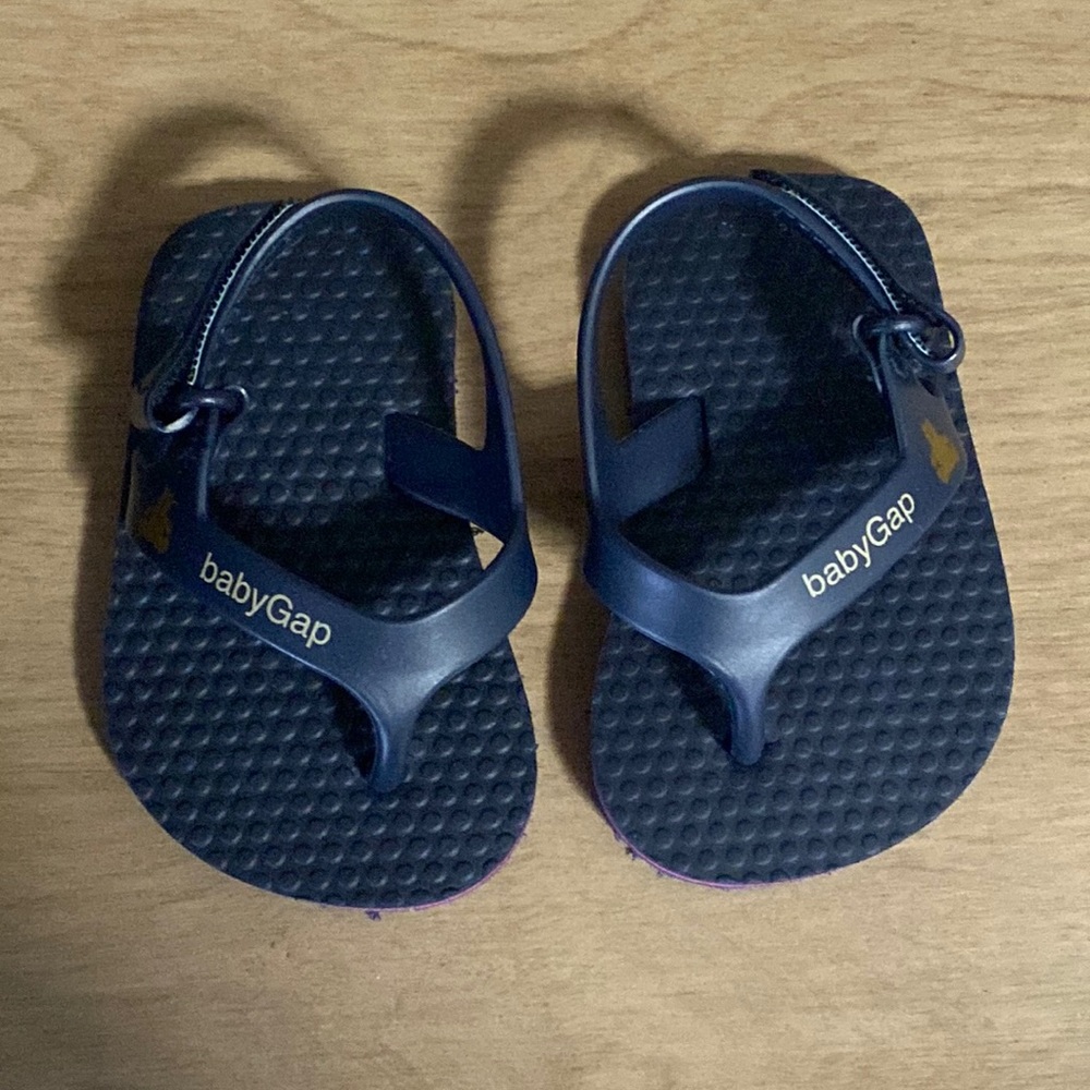 Baby Gap - Flip flops - Size 0-3M